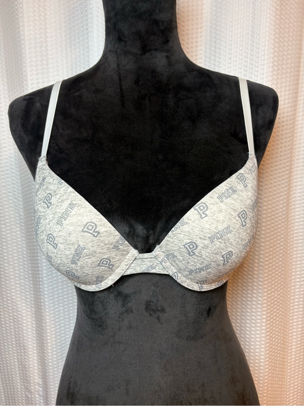 PINK Victoria’s Secret Graphic Gray Wear Everywhere Push-up Bra Size 34B
